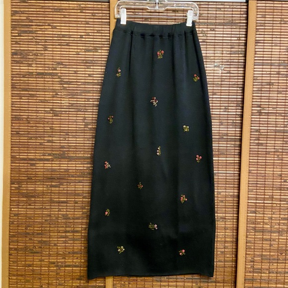 Peruvian Connection XS 100% Pima Cotton Black Skirt with Embroidered Flowers ￼ ￼ - Picture 1 of 13